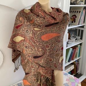 Beautiful paisley print pashmina style scarf
